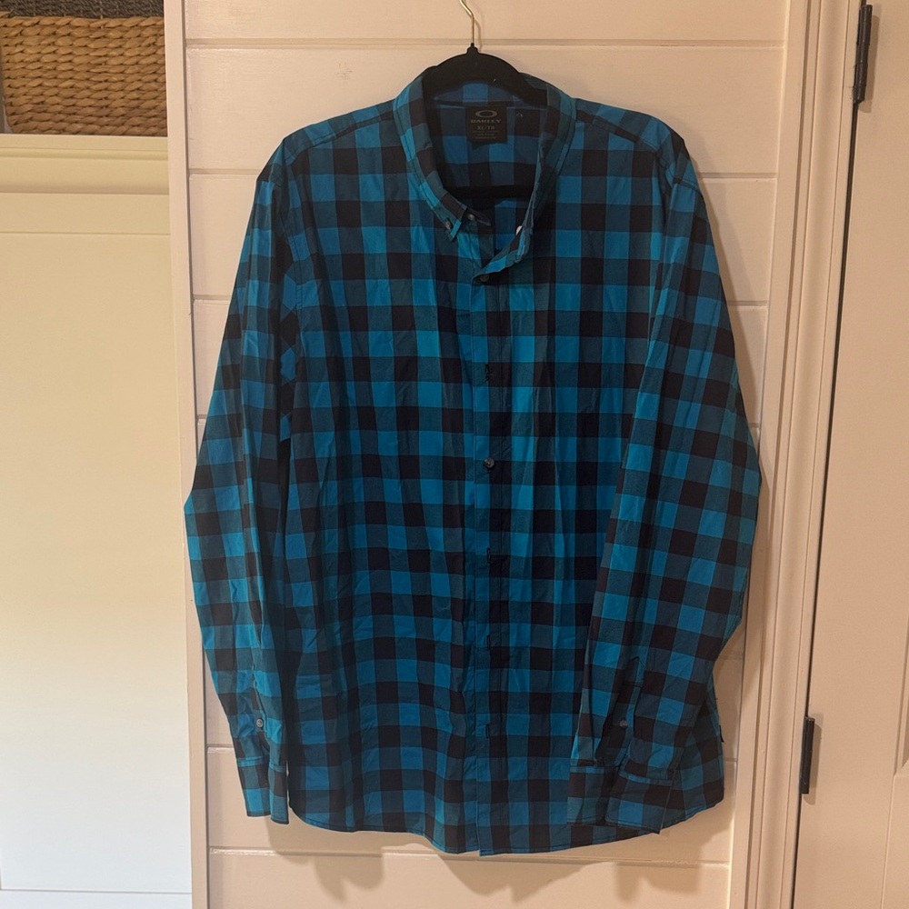 Oakley Men's Checkered Black and Blue Shirt